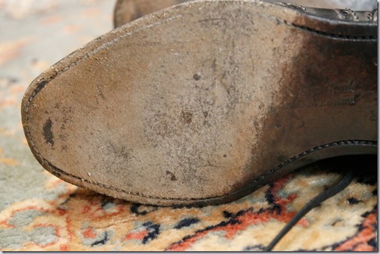 革靴のすり減った靴底
