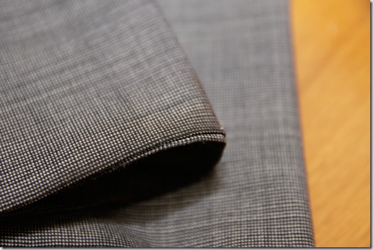 裾が汚れたズボン