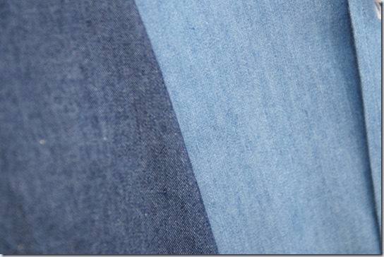 紺と青のデニムシャツの生地