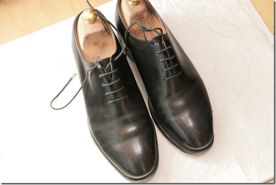 黒い革靴