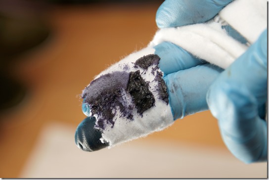 靴墨をとった布