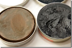 油性のワックス（靴墨）