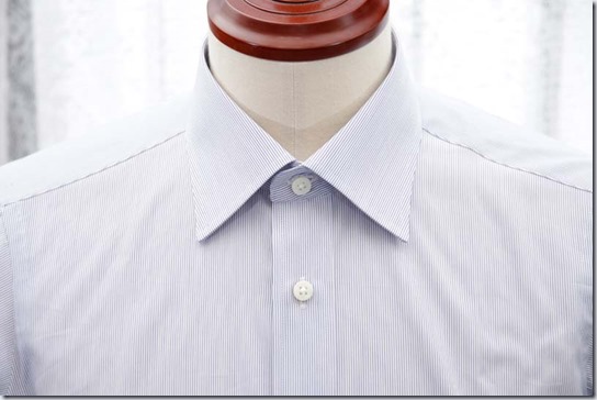 トルソーに着せたシャツの襟