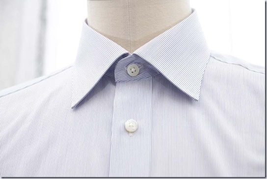 トルソーに着せたシャツの襟