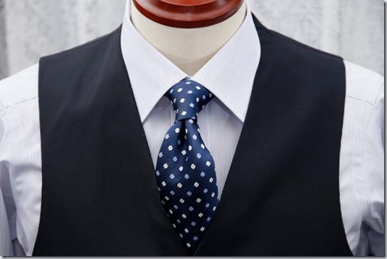 フェールムラカミのシャツに、ウェストコート（ベスト）を着せた状態