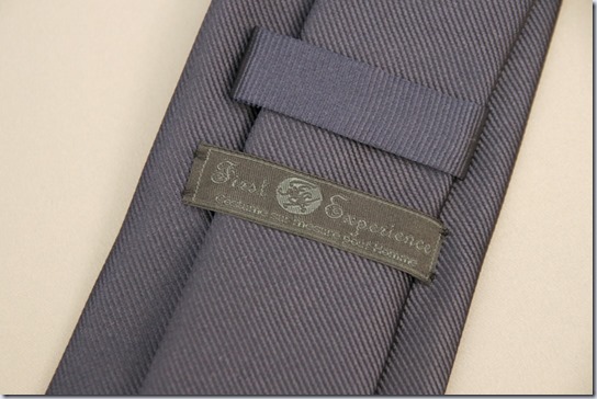 ネクタイの裏側