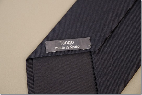 ネクタイの裏側