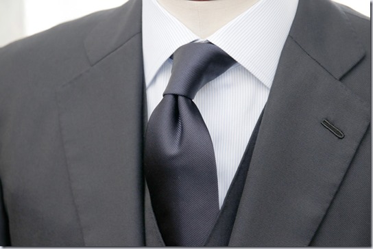 三つ揃いスーツとネクタイ