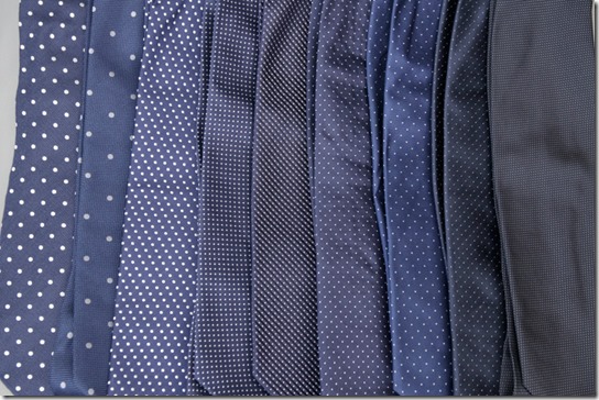 紺色のネクタイ