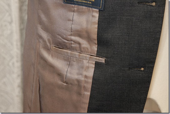 スーツのたばこポケット