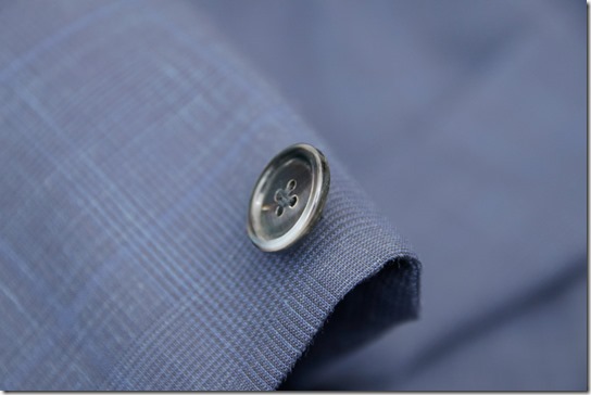 ジャケット用黒蝶貝の厚手ボタン